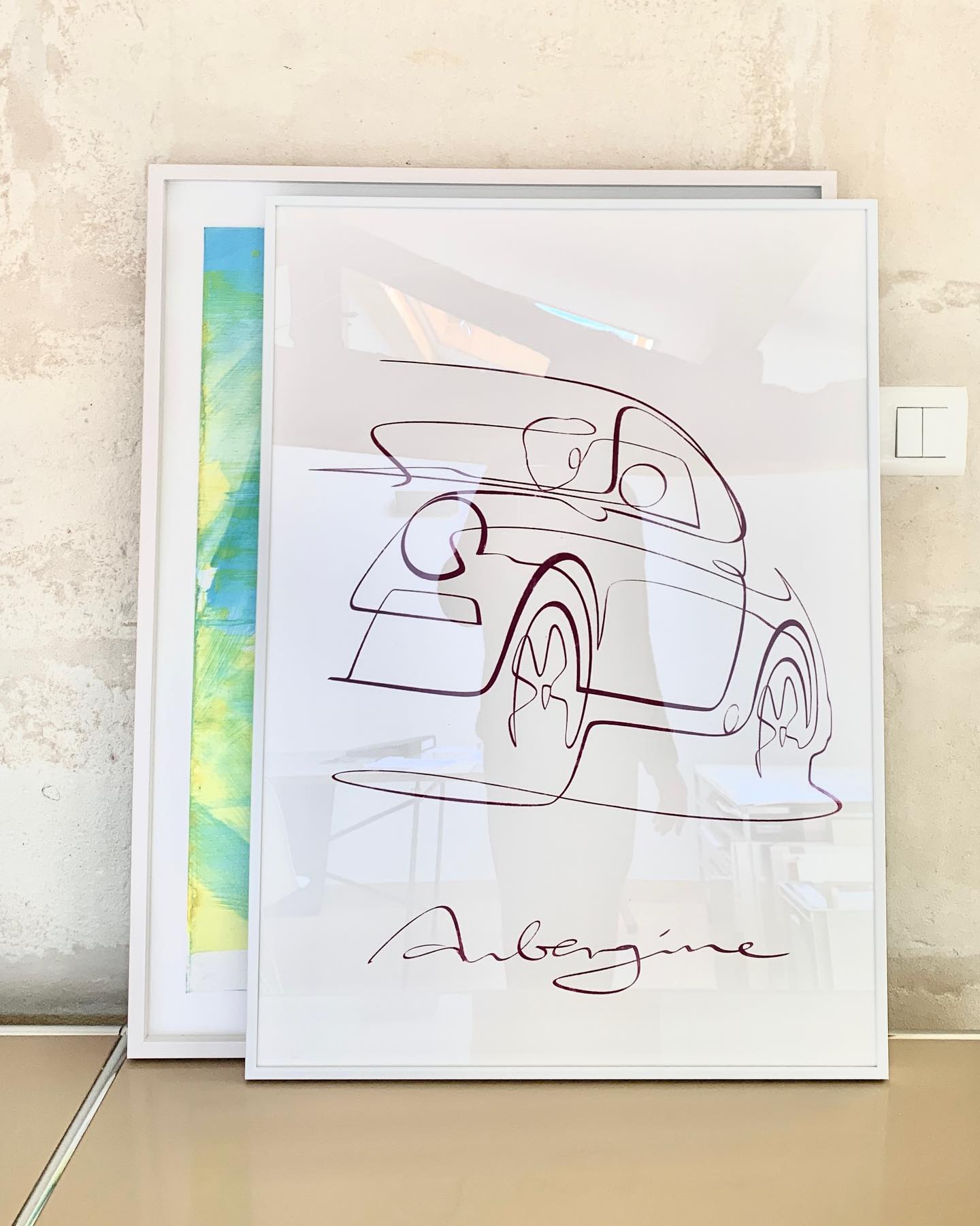 One line of 911 Aubergine